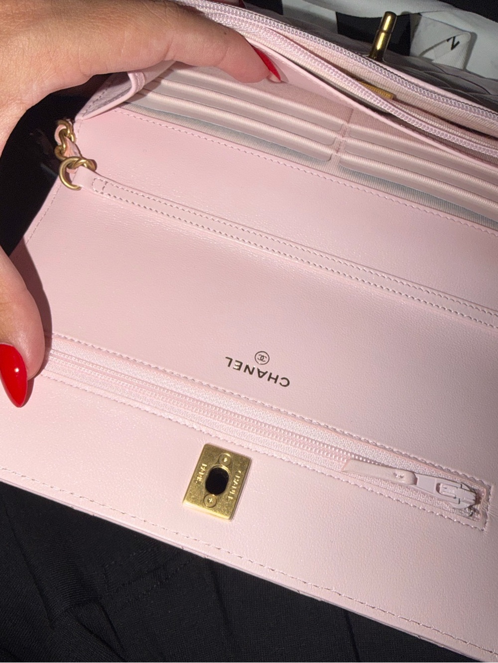 CHANEL Pink Quilted Leather Crossbody Bag Gold CC. - Picture 7 of 8